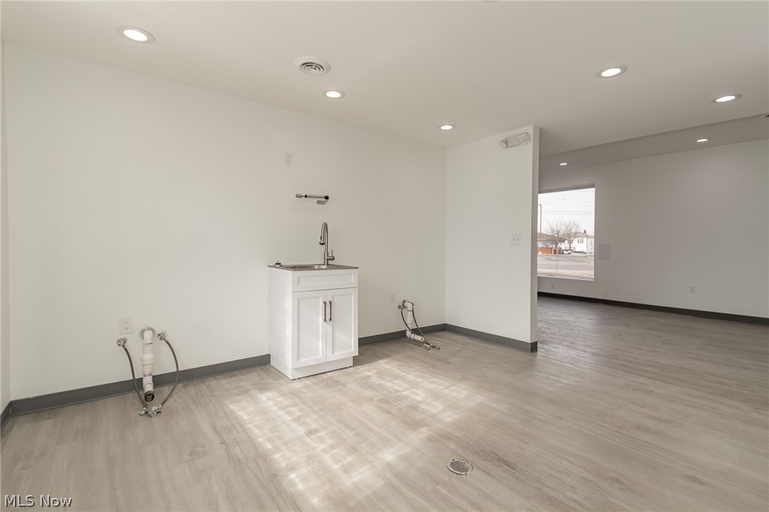 5393 Pearl Road Parma OH 44109