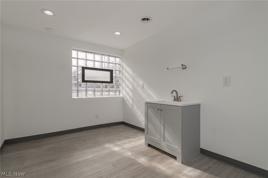 5393 Pearl Road Parma OH 44109