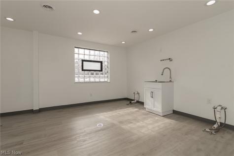 5393 Pearl Road Parma OH 44109