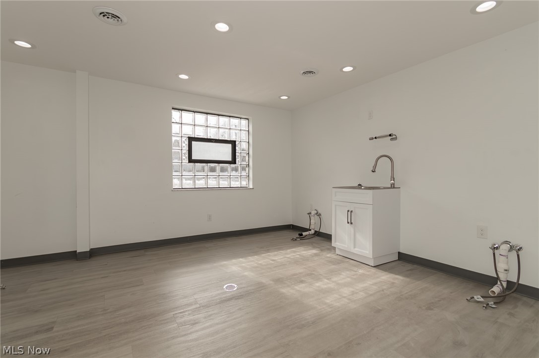 5393 Pearl Road Parma OH 44109
