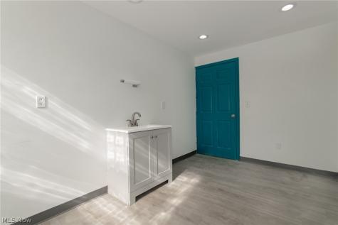 5393 Pearl Road Parma OH 44109