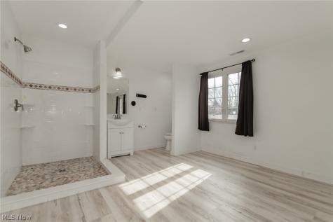 5393 Pearl Road Parma OH 44109