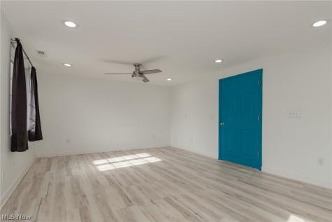 5393 Pearl Road Parma OH 44109