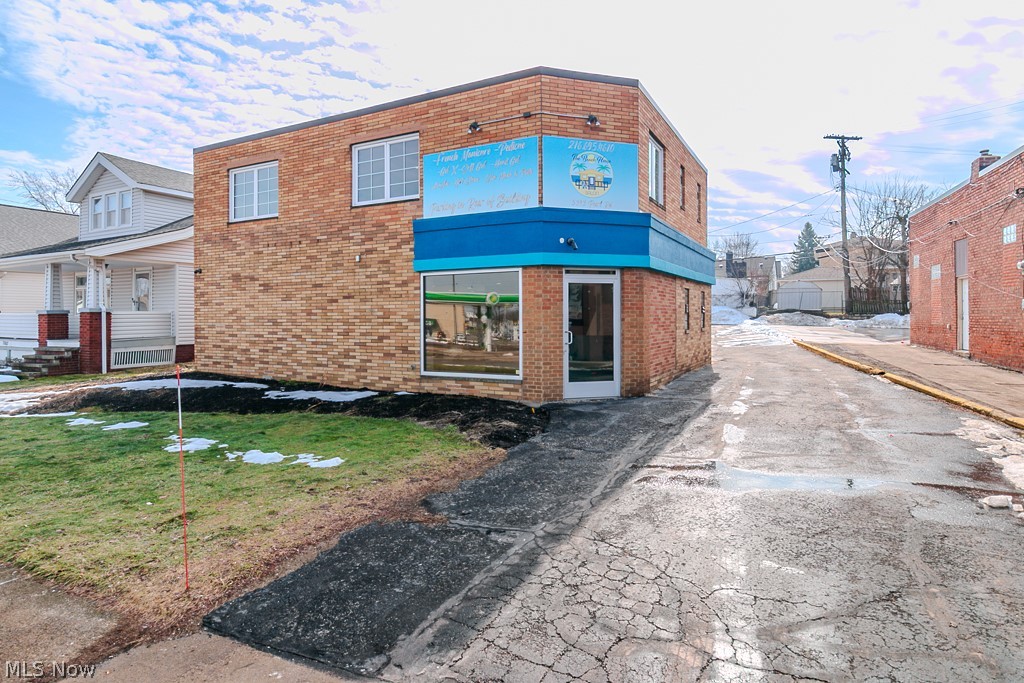5393 Pearl Road Parma OH 44109