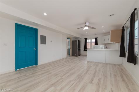 5393 Pearl Road Parma OH 44109