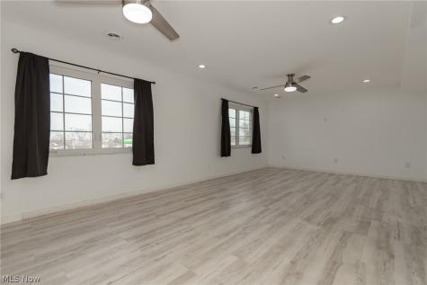 5393 Pearl Road Parma OH 44109