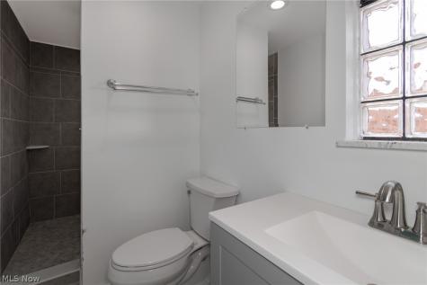 5393 Pearl Road Parma OH 44109