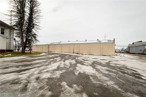 592 6th Street NW Carrollton OH 44615