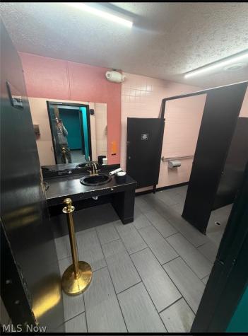 5517 Memphis Cleveland OH 44144