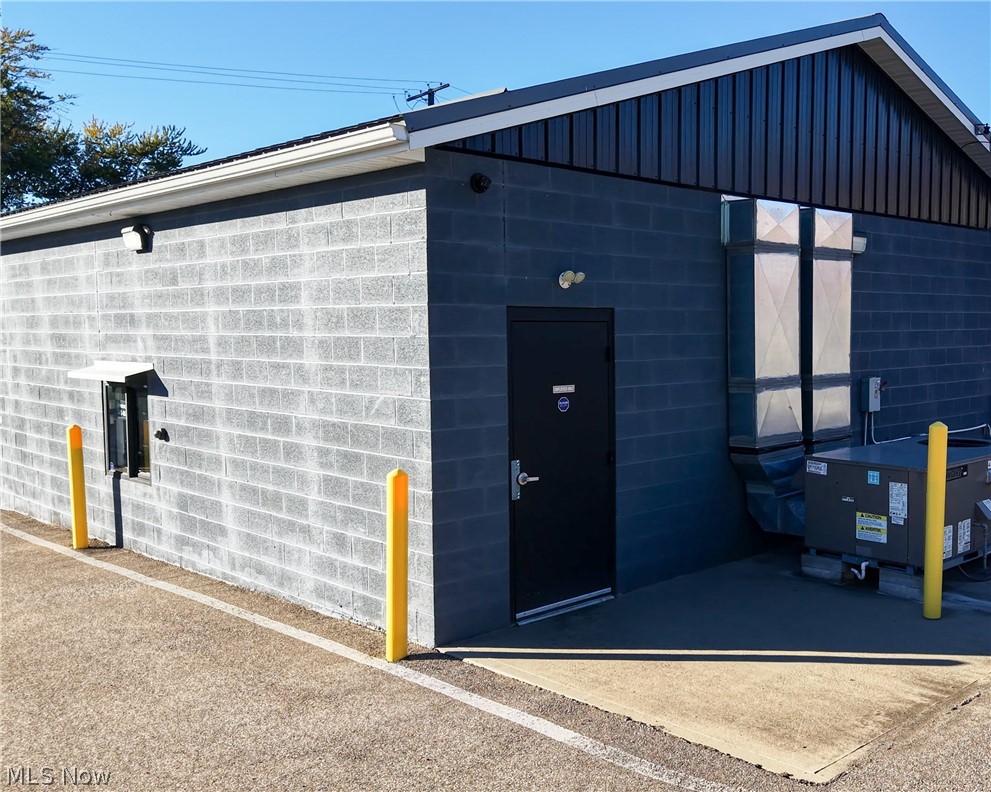 988 Harbor Street Conneaut OH 44030