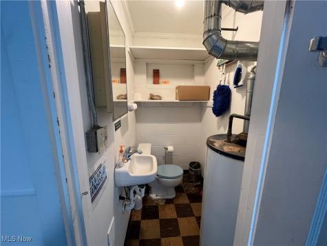 2036 East Avenue Akron OH 44314