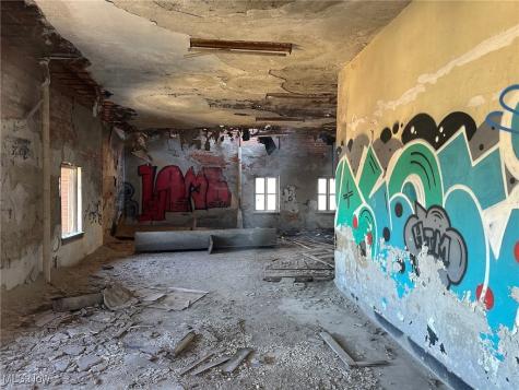 8910 Miles Park Avenue Newburgh Heights OH 44105