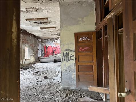 8910 Miles Park Avenue Newburgh Heights OH 44105