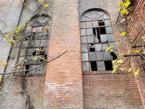 8910 Miles Park Avenue Newburgh Heights OH 44105