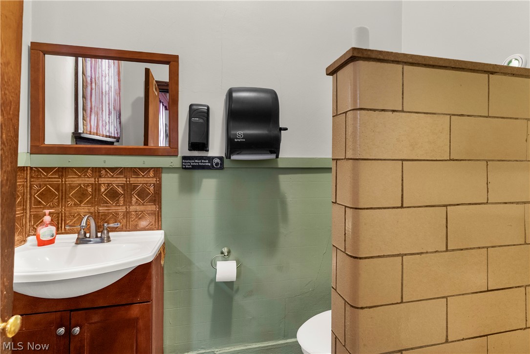 802 Standard Avenue Masury OH 44438