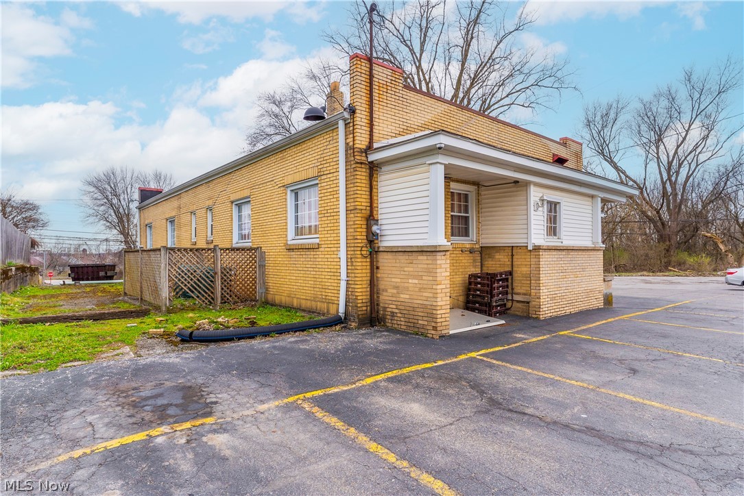 802 Standard Avenue Masury OH 44438