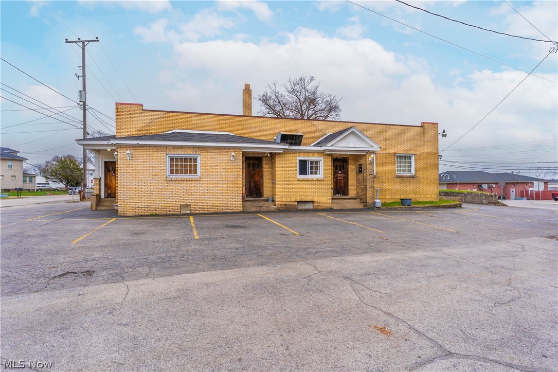 802 Standard Avenue Masury OH 44438