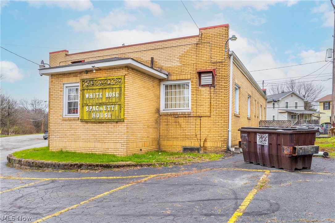802 Standard Avenue Masury OH 44438
