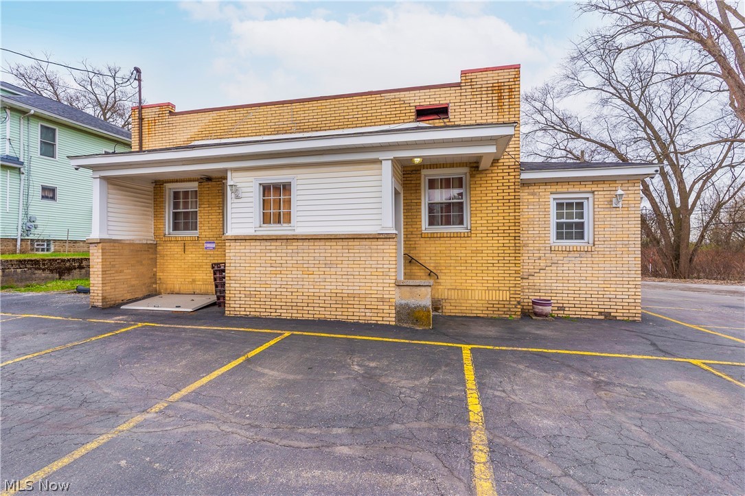 802 Standard Avenue Masury OH 44438