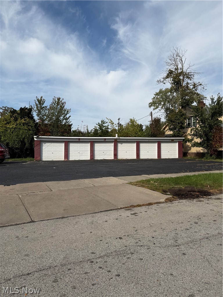 2443 Noble Road Cleveland Heights OH 44121