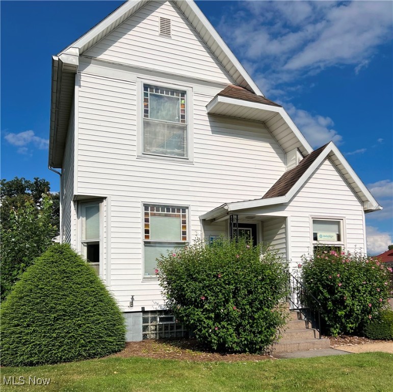 815 N Water Street Uhrichsville OH 44683
