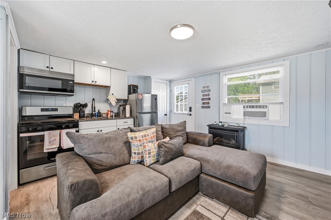 5214 Old Lake Road Geneva OH 44041