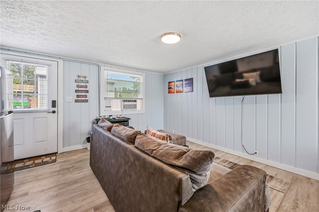 5214 Old Lake Road Geneva OH 44041