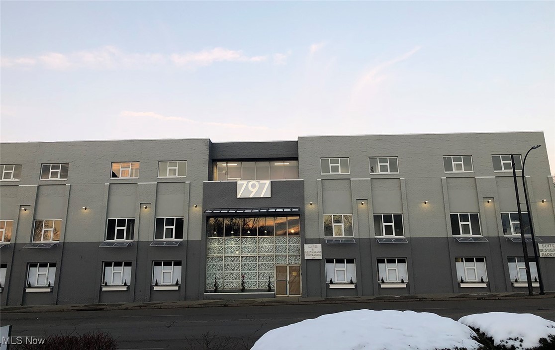 797 E Market Street Akron OH 44305