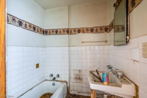 1932 Manchester Road Akron OH 44314