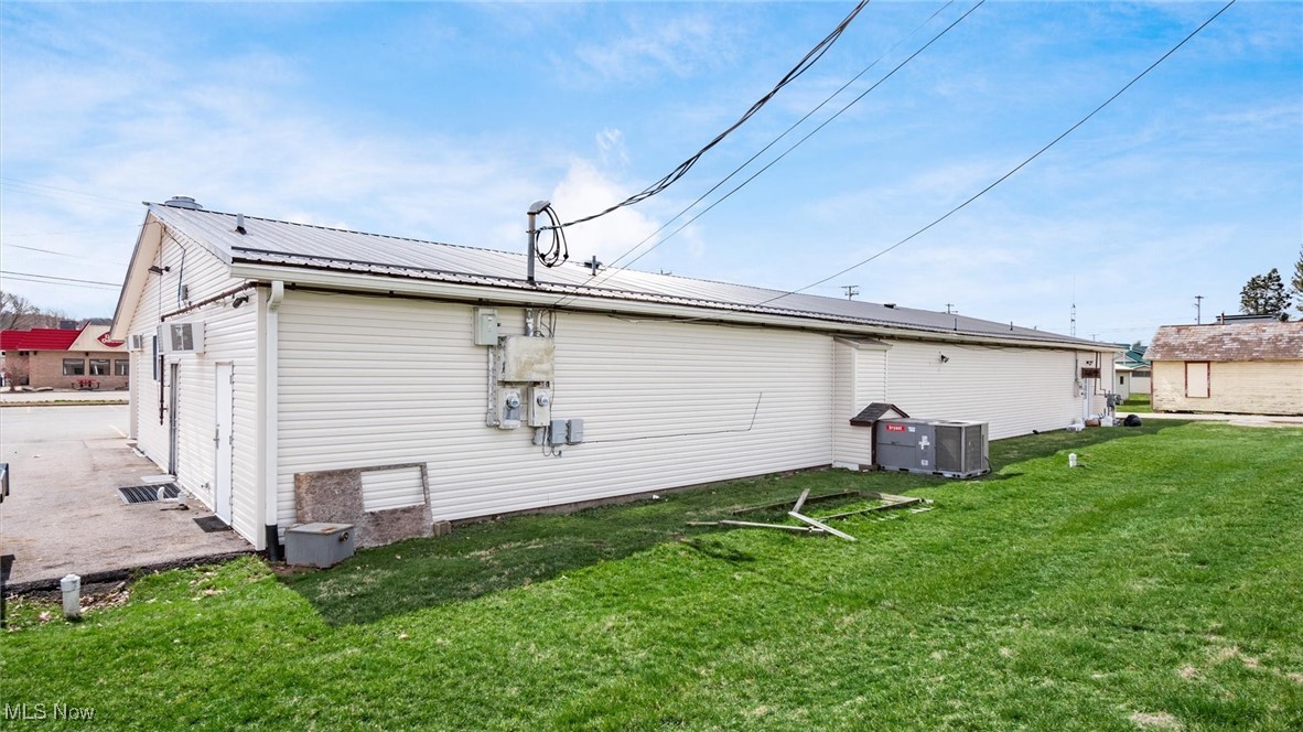 22-30 E 3rd Street Frazeysburg OH 43822