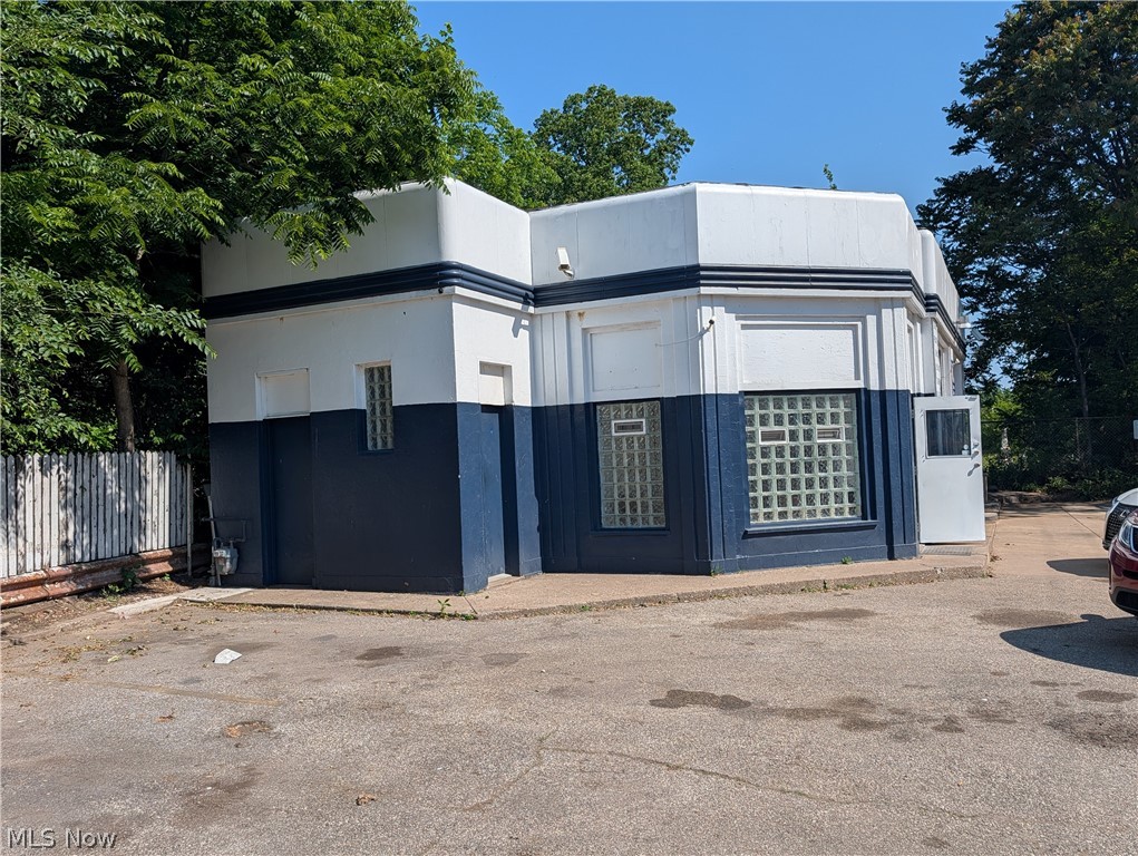 2884 Scranton Road Cleveland OH 44113