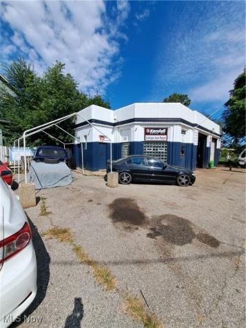 2884 Scranton Road Cleveland OH 44113