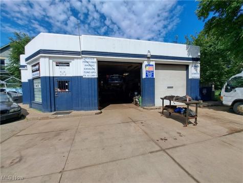 2884 Scranton Road Cleveland OH 44113