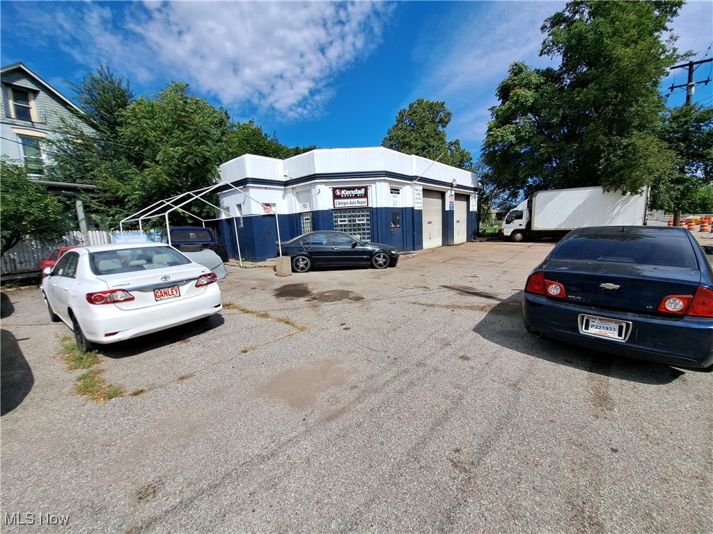 2884 Scranton Road Cleveland OH 44113