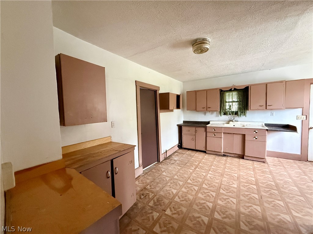 3008 Wilson Avenue Campbell OH 44405