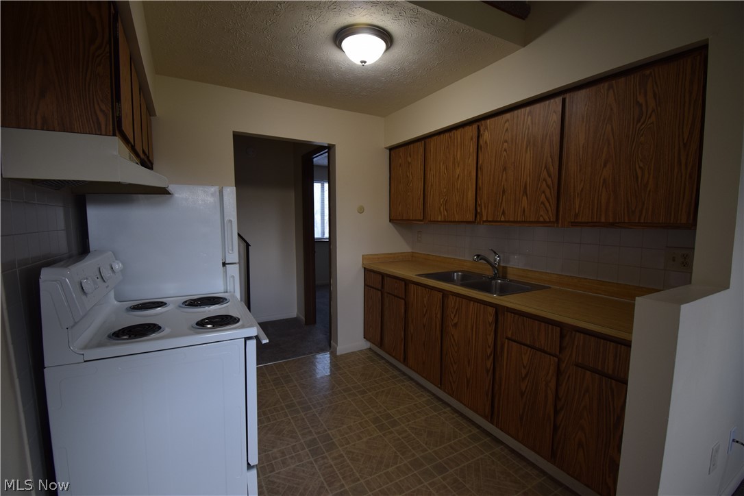 899 Rosamond Avenue Akron OH 44307