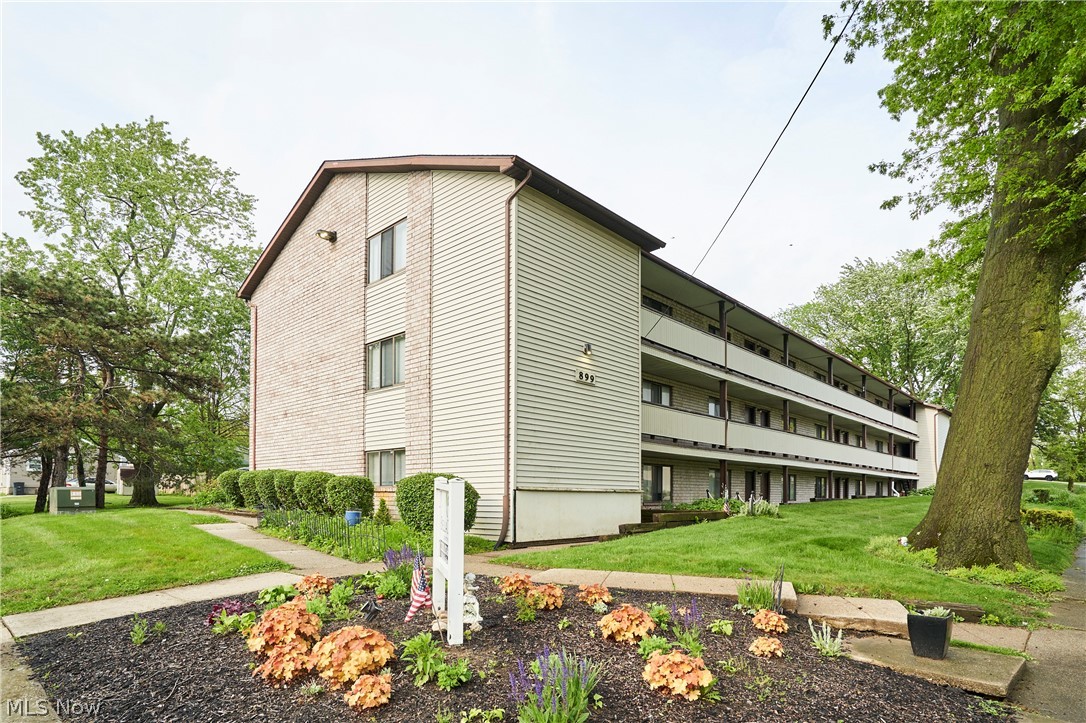 899 Rosamond Avenue Akron OH 44307