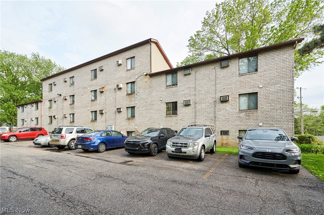 899 Rosamond Avenue Akron OH 44307