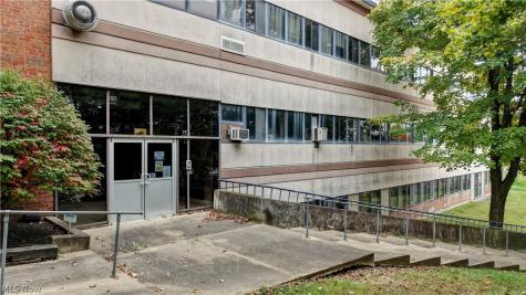 439 E Jackson Street Millersburg OH 44654