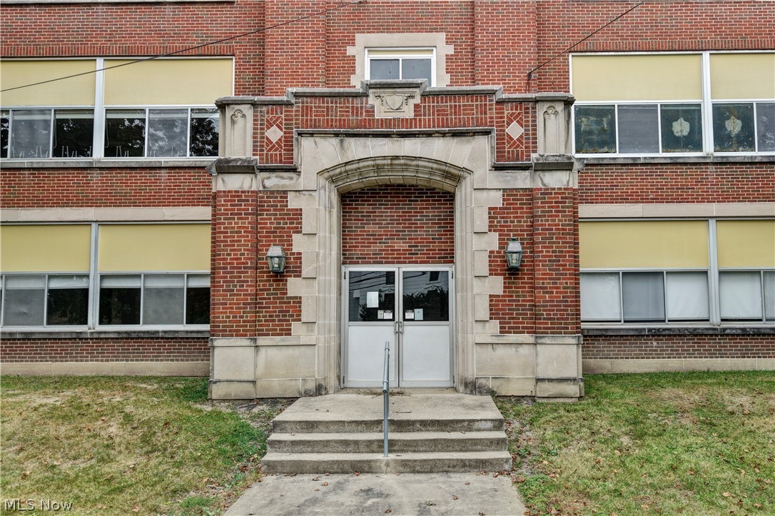 439 E Jackson Street Millersburg OH 44654