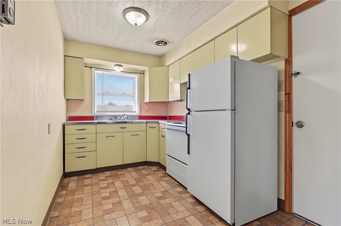 2006 Fulton Road NW Canton OH 44709