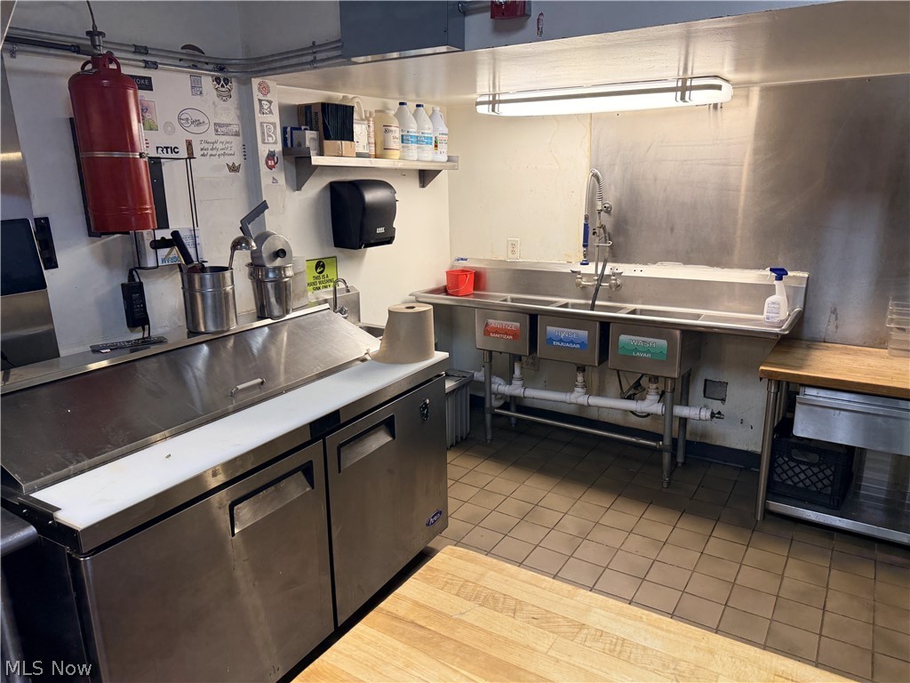 112 N Park Warren OH 44481