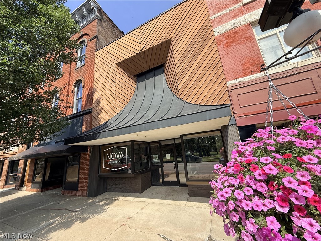 112 N Park Warren OH 44481