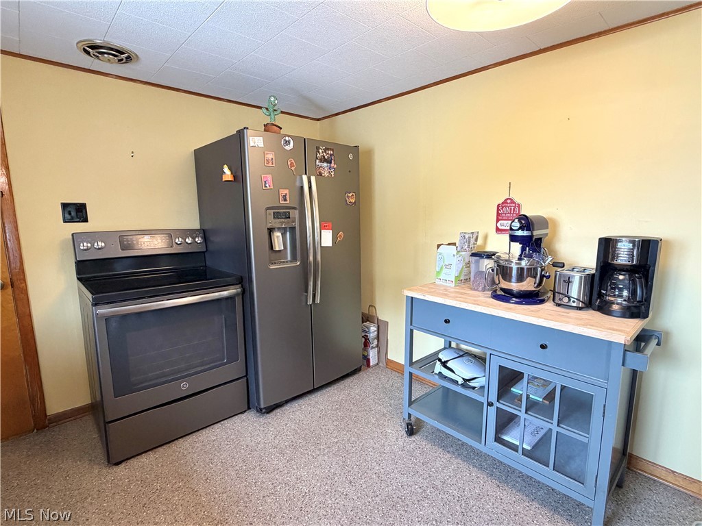 211 Yoder Avenue NE Sugarcreek OH 44681