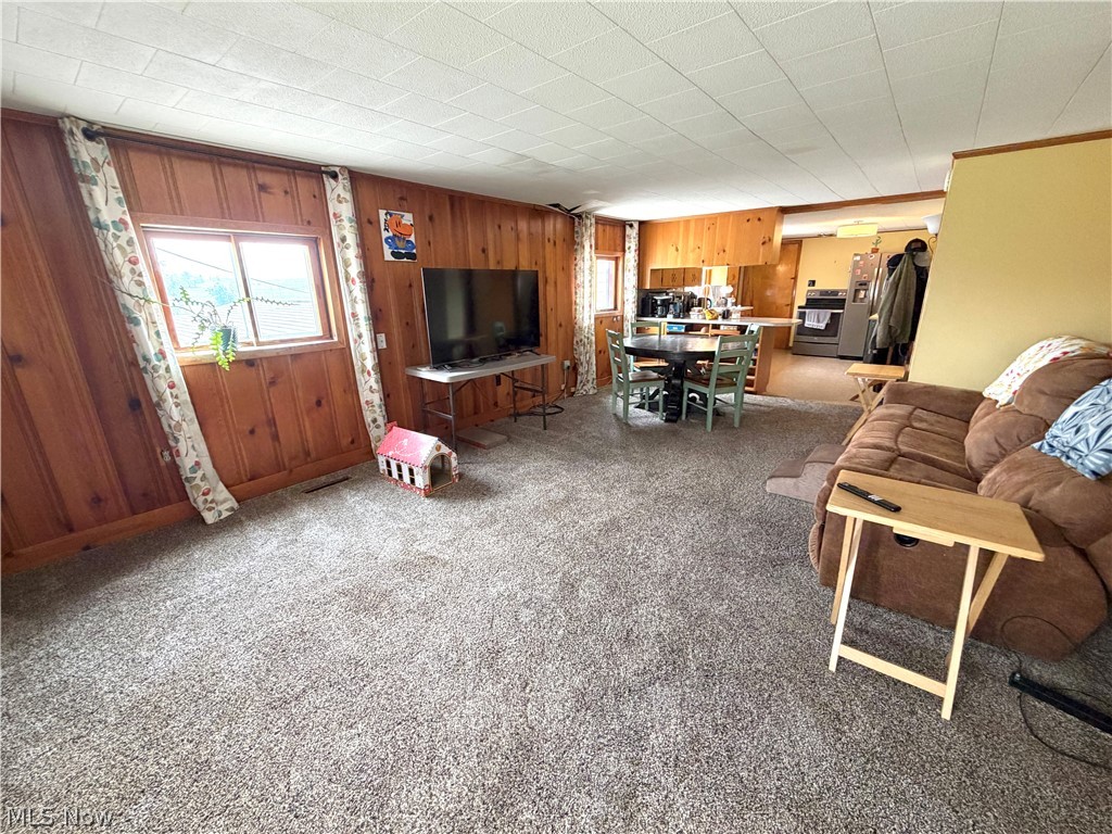 211 Yoder Avenue NE Sugarcreek OH 44681