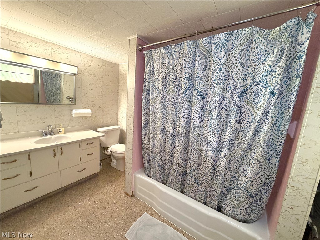 211 Yoder Avenue NE Sugarcreek OH 44681