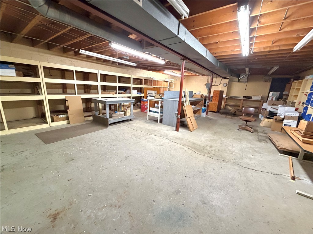 211 Yoder Avenue NE Sugarcreek OH 44681