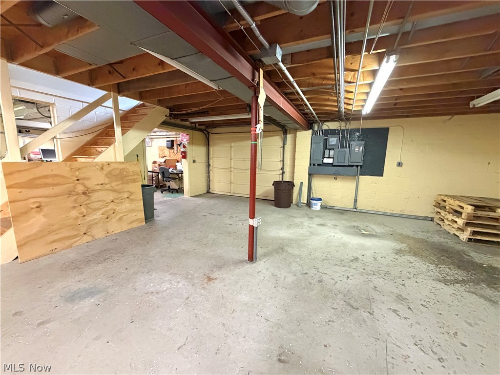 211 Yoder Avenue NE Sugarcreek OH 44681