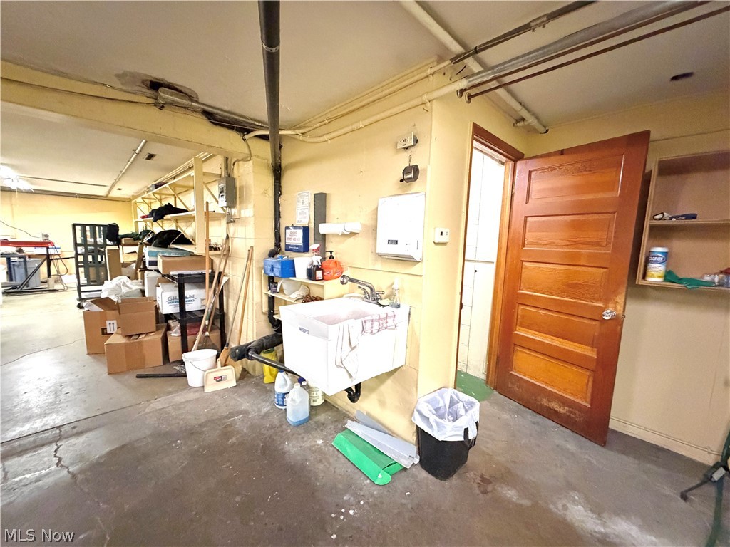 211 Yoder Avenue NE Sugarcreek OH 44681