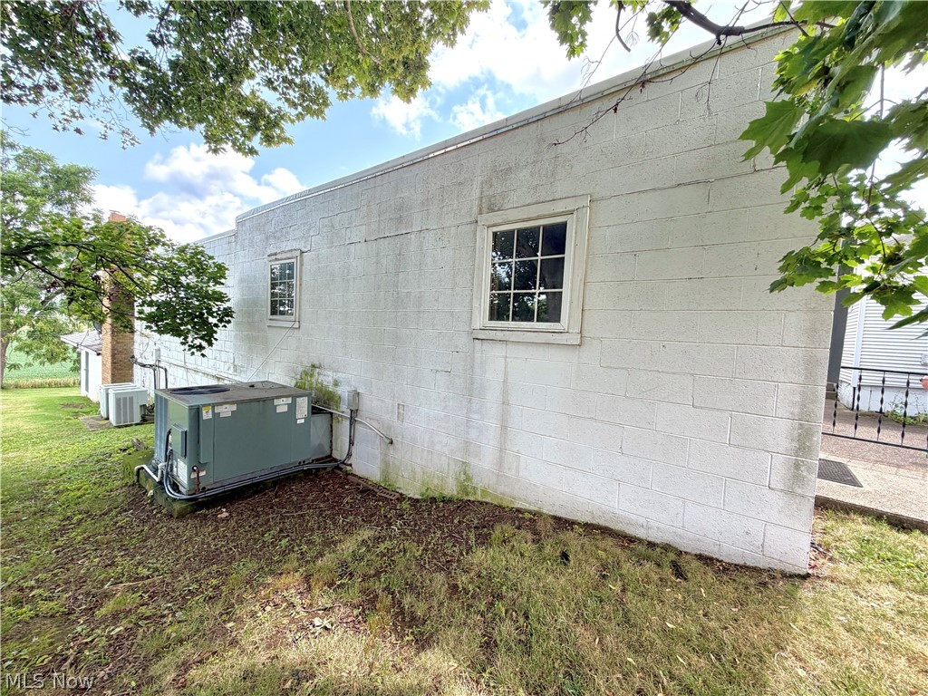 211 Yoder Avenue NE Sugarcreek OH 44681